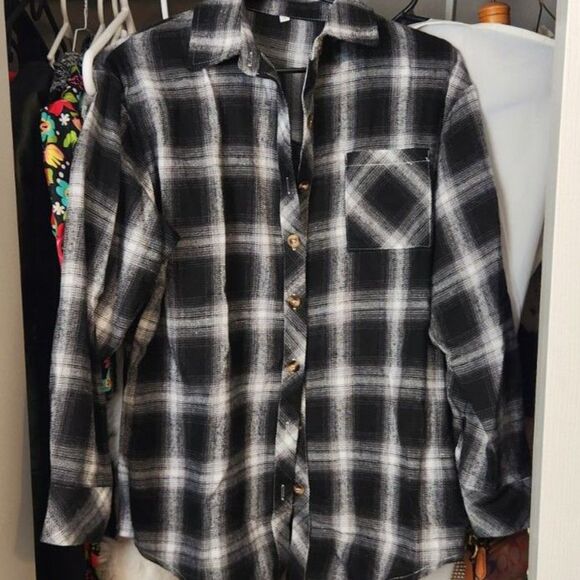 Oversized Women’s Plaid Flannel Button-Down Shirt — Roll-Up Long Sleeves, Size S - Picture 4 of 4